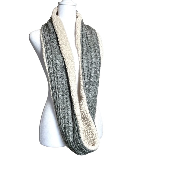 Pair of Vintage Scarves Buffalo Check & Sherpa - OS - Picture 7 of 9